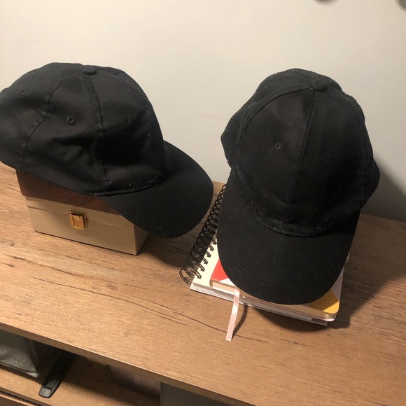 Like new: 2-pack unisex black fitted cap - Picture 2 of 4